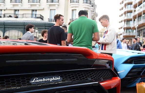 Lamborghini Withdraws Controversial Ad Campaign with Teenagers Posing in Front of Supercar