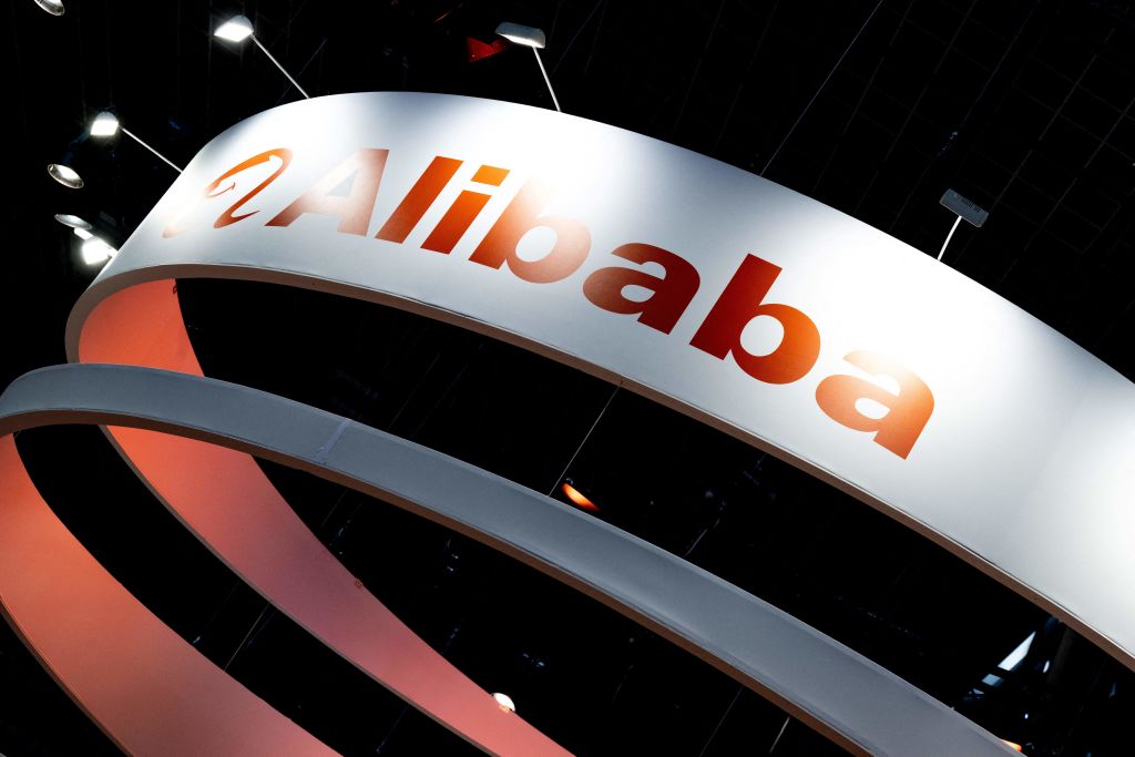 US Funds Shift Focus Away from China, Offloading Alibaba, Apple