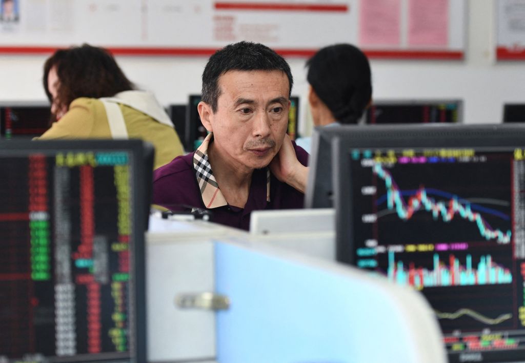 China Stocks Reverse Course After Slump Fueled by Deflation Concerns