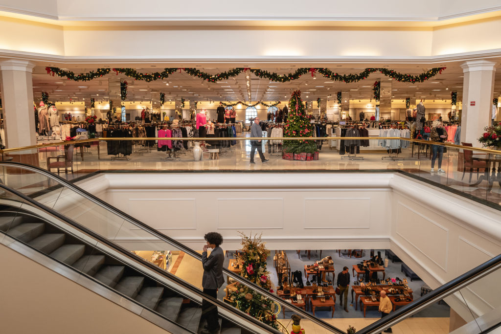  Americans Defy Inflation Blues with Booming Holiday Spending