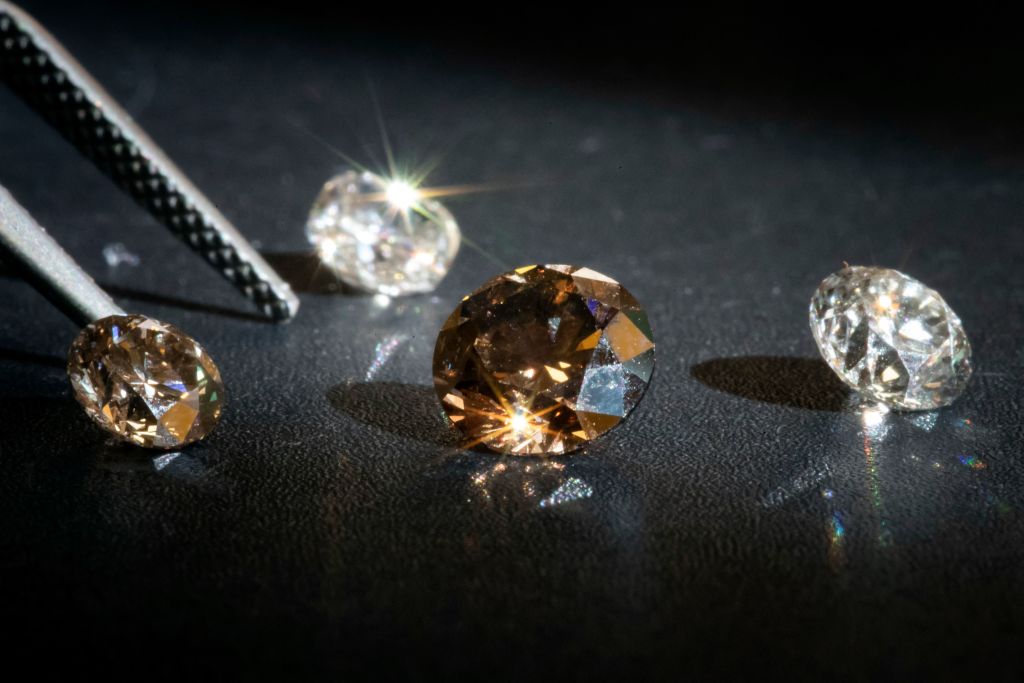 Mined vs. Lab-Grown Diamonds: Picking the Right Choice for Your Wallet