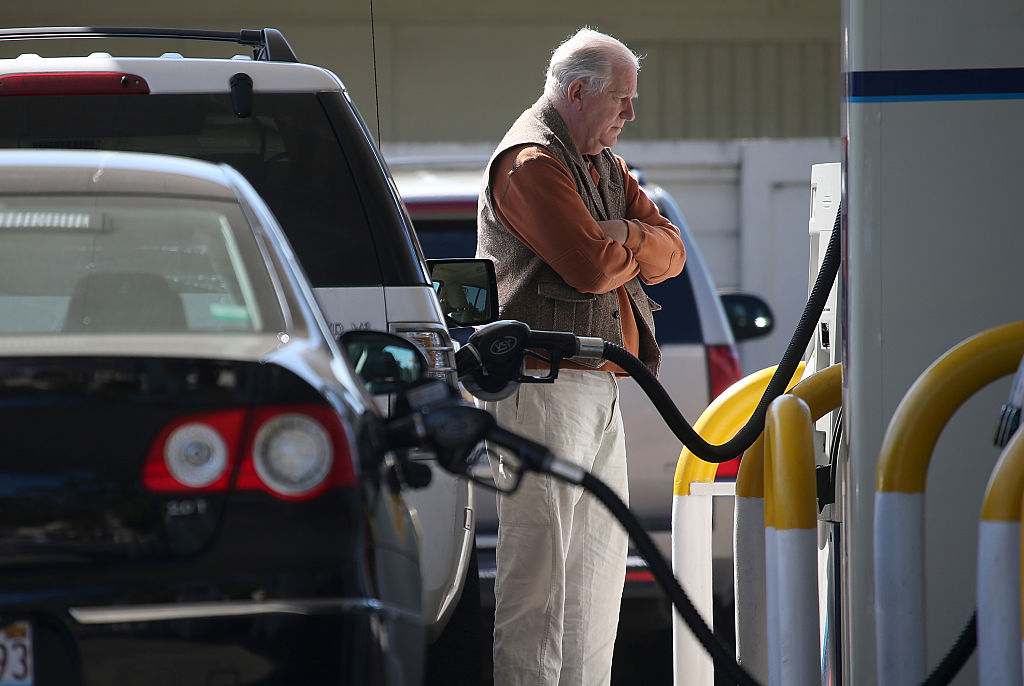 Inflation Pinch, EVs Cited as Gas Prices Drop Despite Summer Travel Season