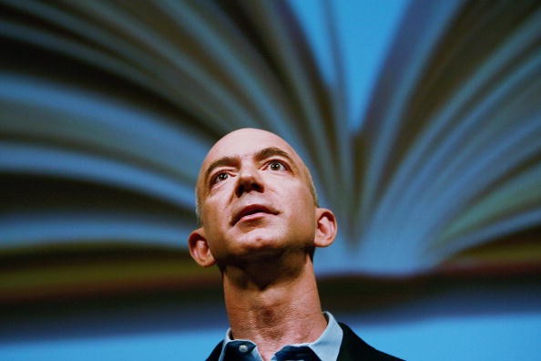Amazon's Jeff Bezos Introduces Kindle 2 At NYC Press Conference